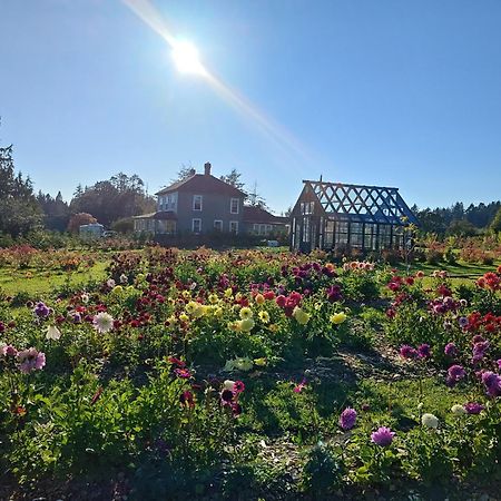 Woodside Farm Country Inn Sooke Bagian luar foto