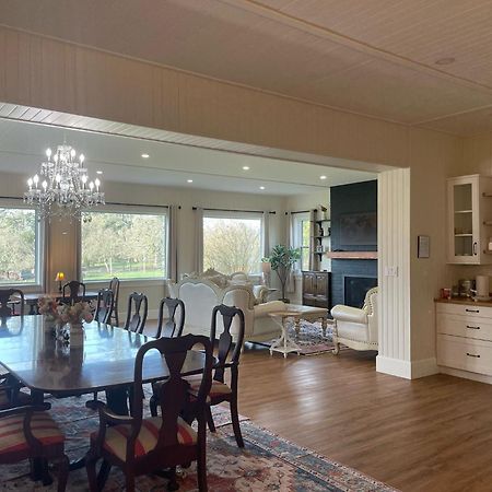 Woodside Farm Country Inn Sooke Bagian luar foto