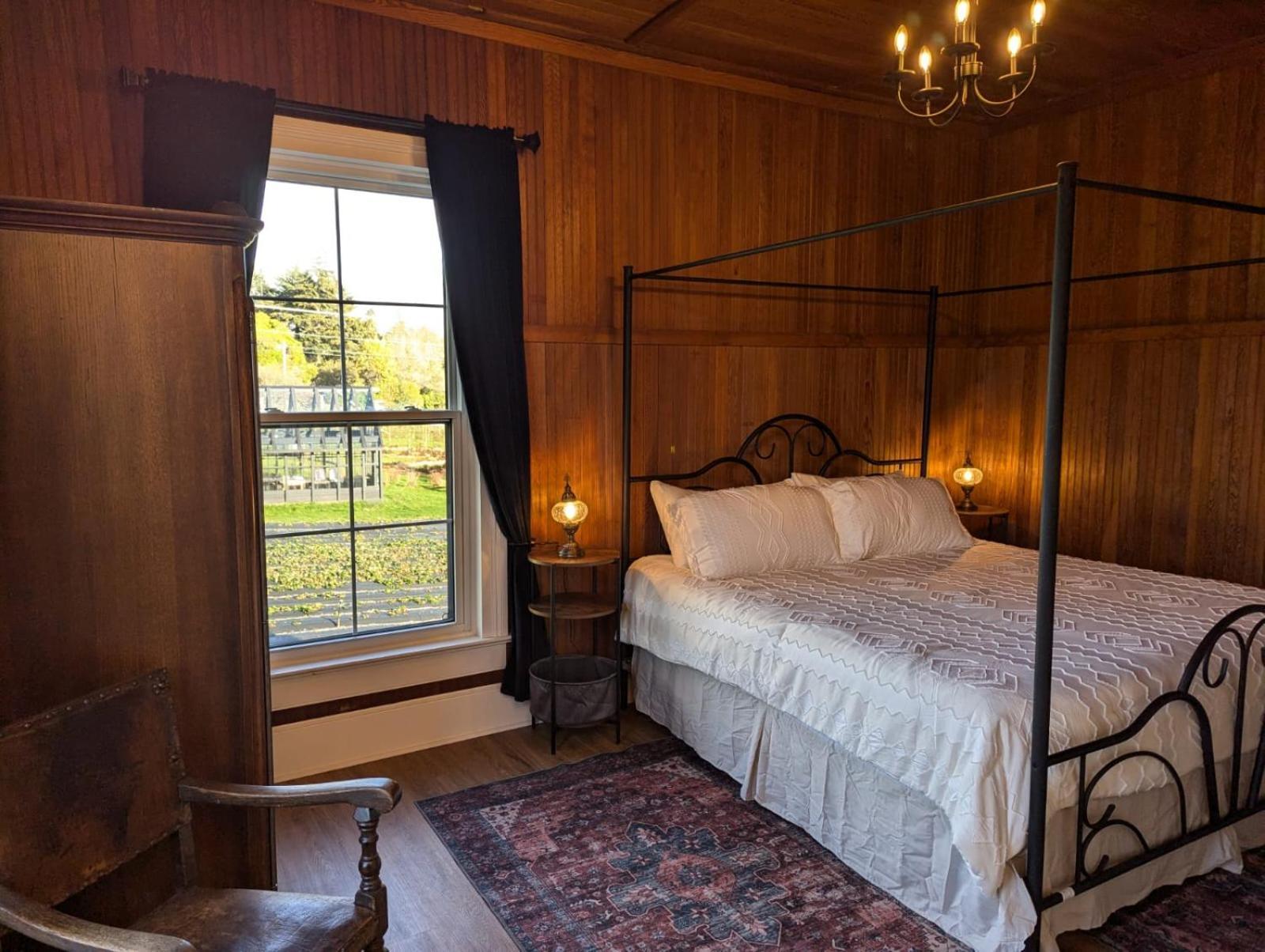 Woodside Farm Country Inn Sooke Bagian luar foto