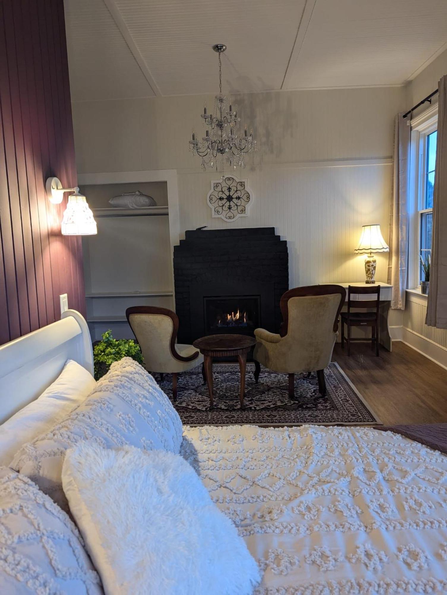 Woodside Farm Country Inn Sooke Bagian luar foto