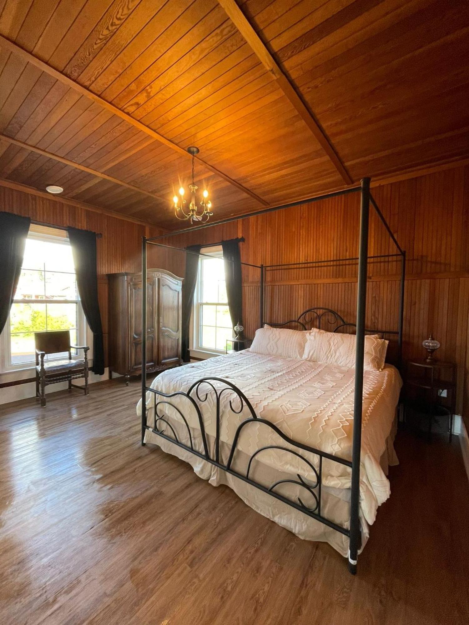 Woodside Farm Country Inn Sooke Bagian luar foto