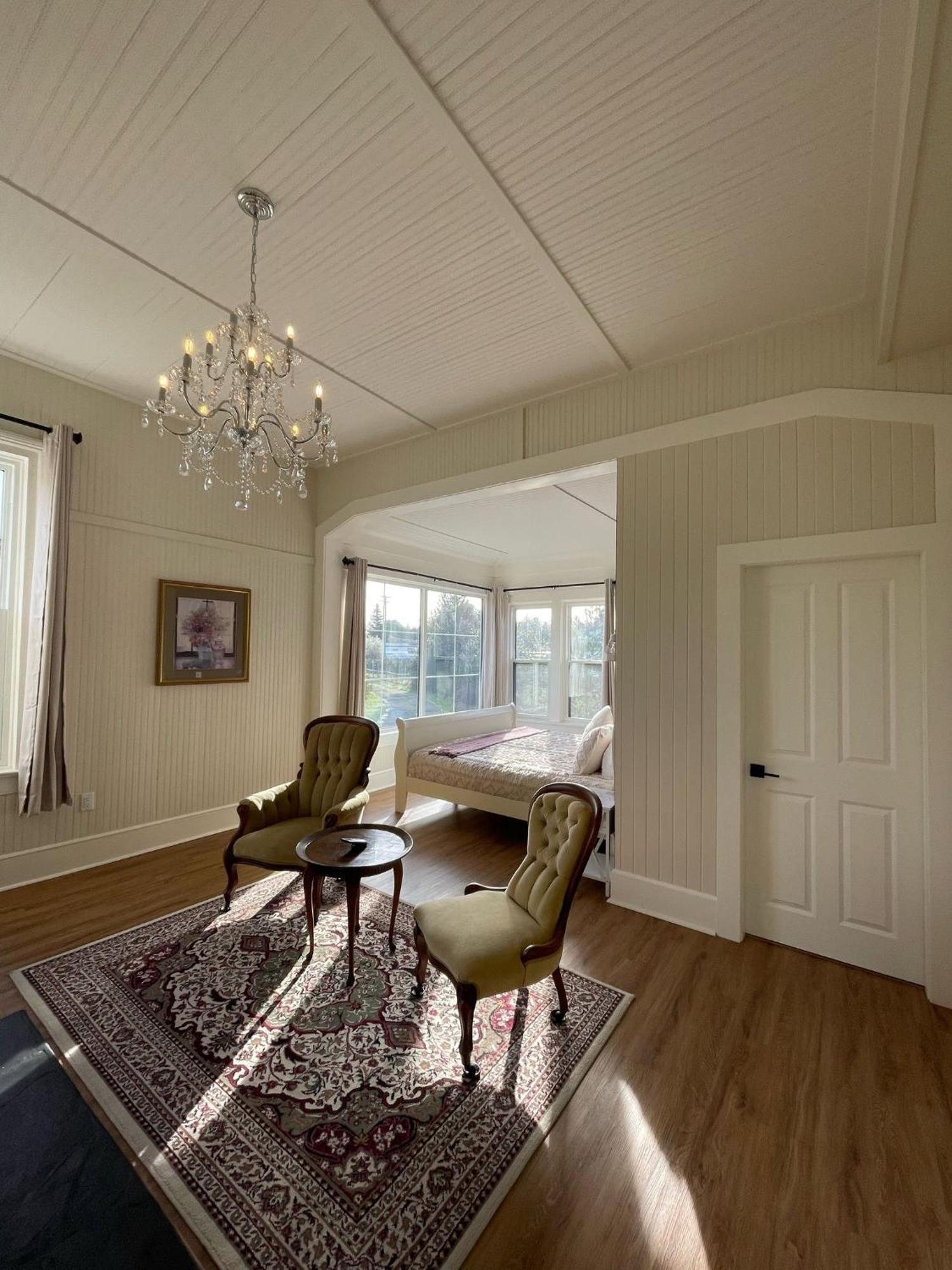 Woodside Farm Country Inn Sooke Bagian luar foto