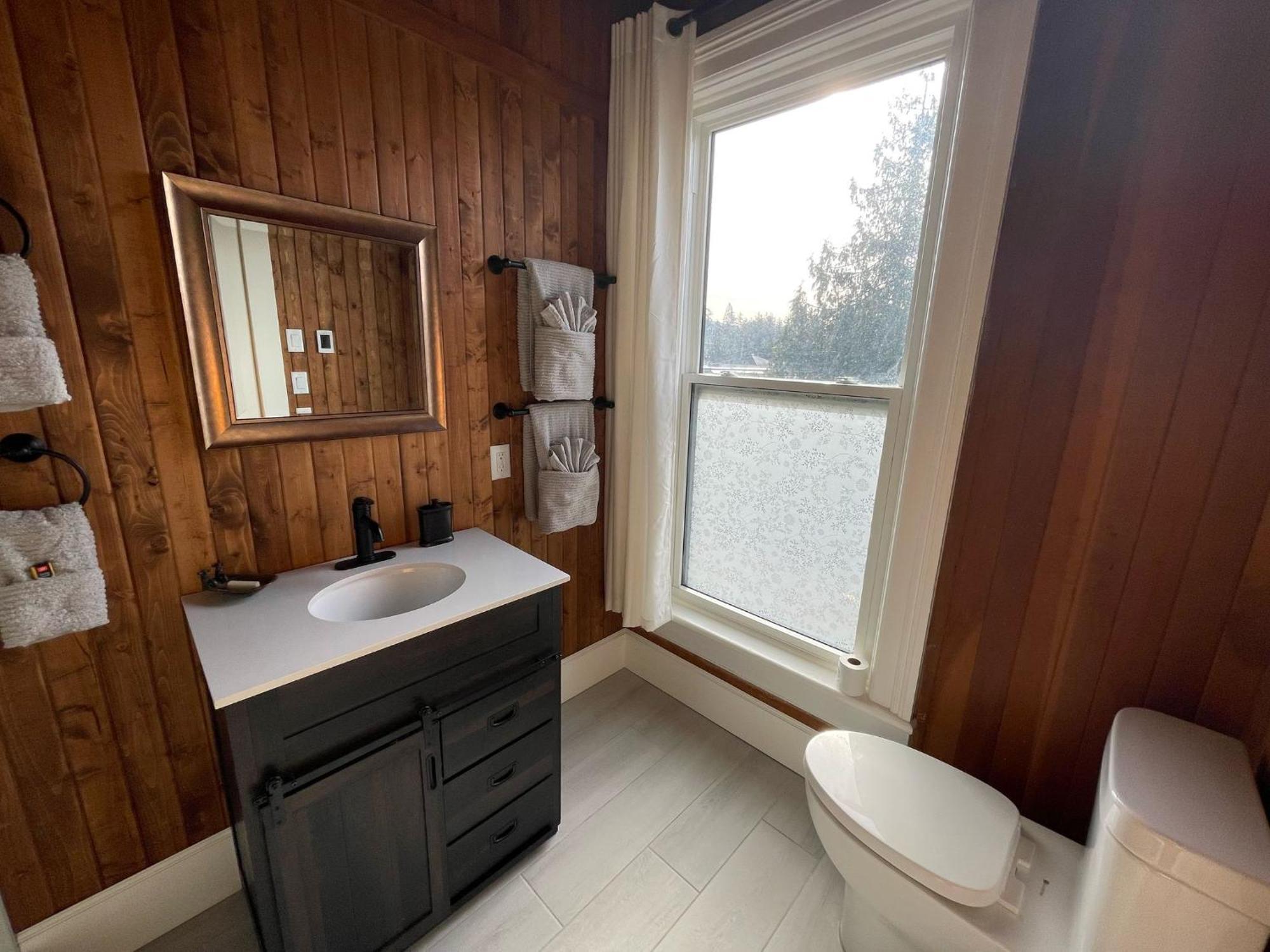 Woodside Farm Country Inn Sooke Bagian luar foto