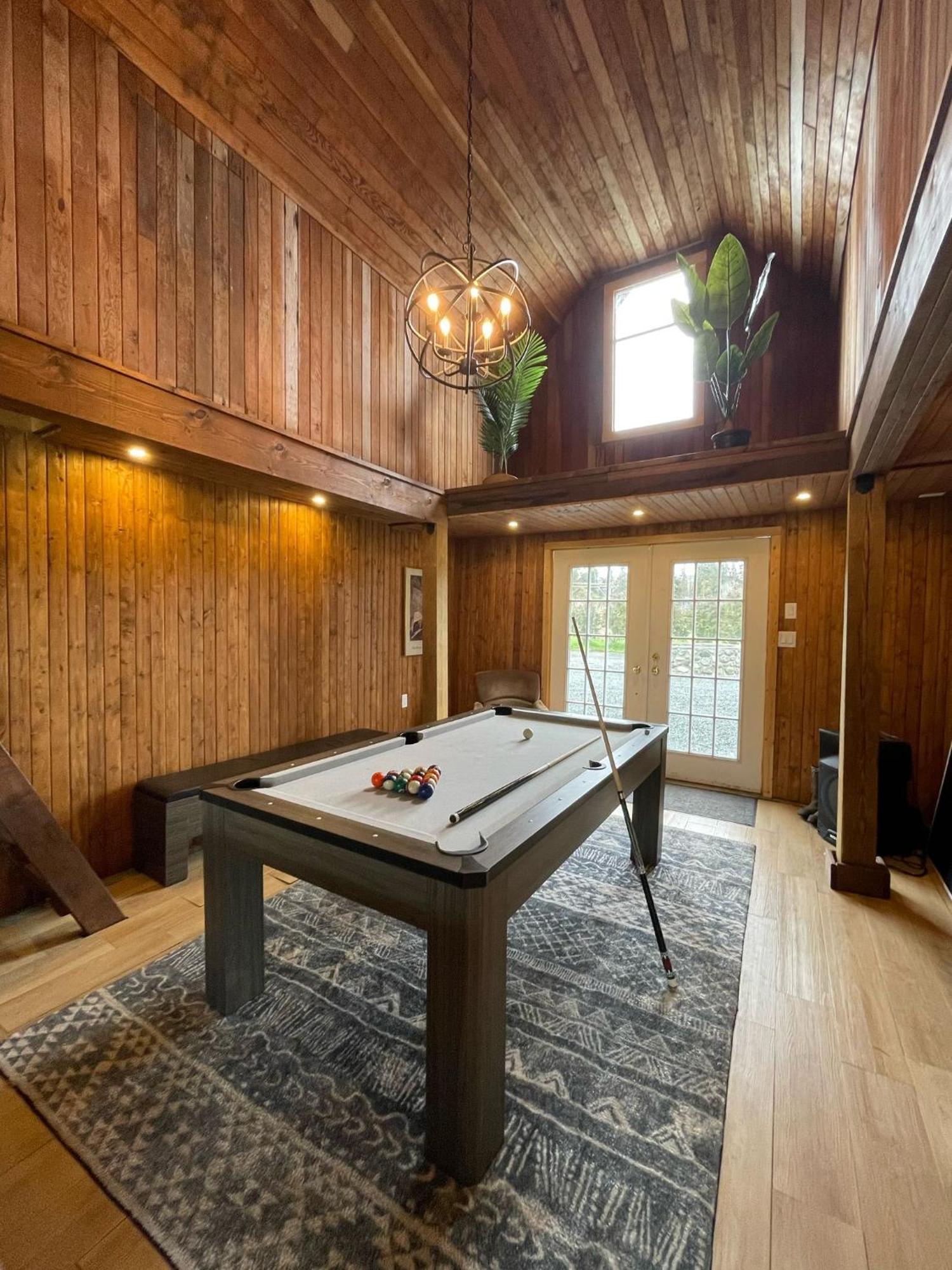 Woodside Farm Country Inn Sooke Bagian luar foto