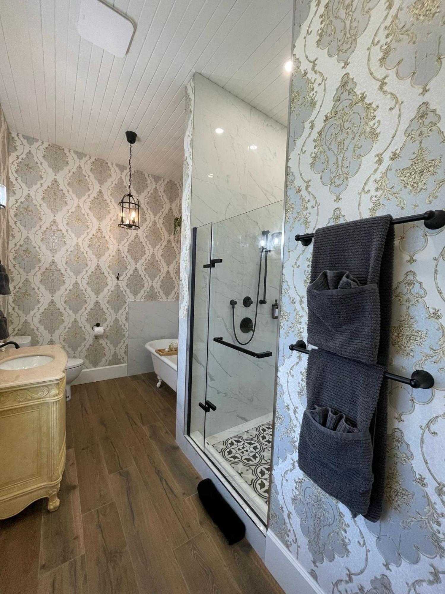 Woodside Farm Country Inn Sooke Bagian luar foto
