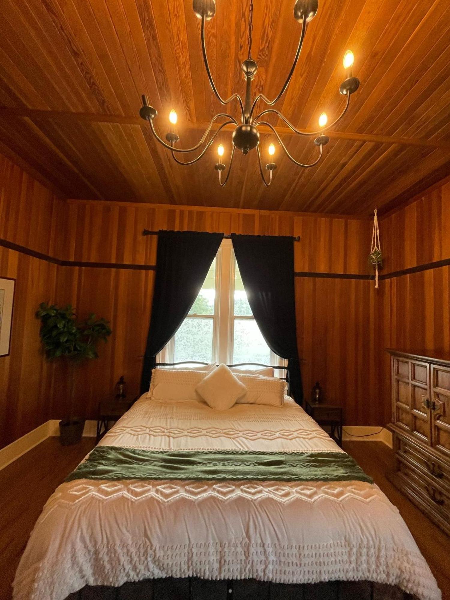 Woodside Farm Country Inn Sooke Bagian luar foto